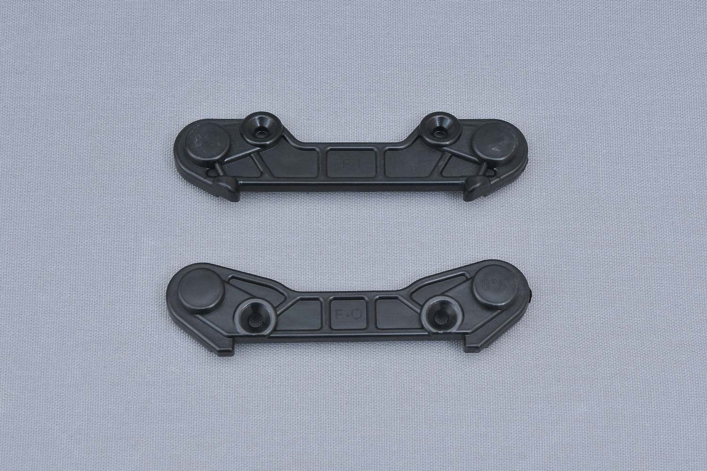 MCD Racing Front Wishbone Holder Set 8 Deg. 300201P