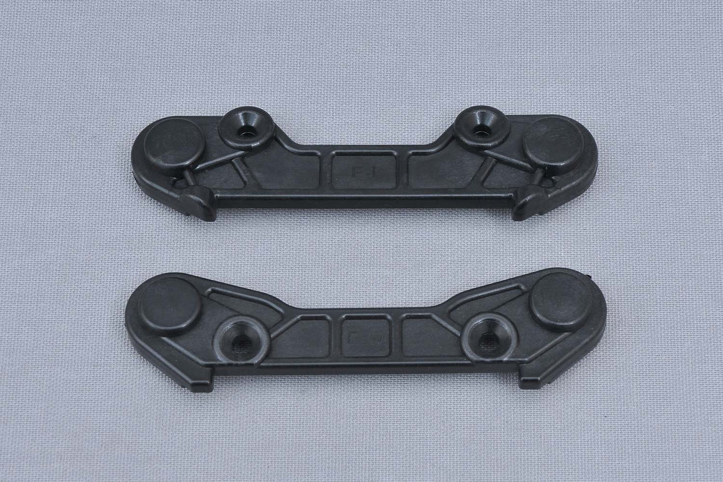 MCD Racing Front Wishbone Holder Set 10 Deg. (Opt.) 300202P